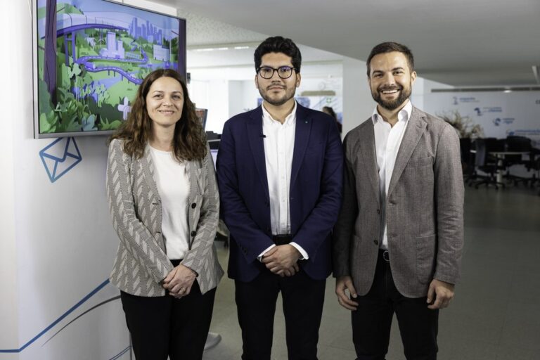 From left to right, Sonia Guerra, Manager, CHEP European Call Center, Christian Carrasco and Alfonso Martin[40]